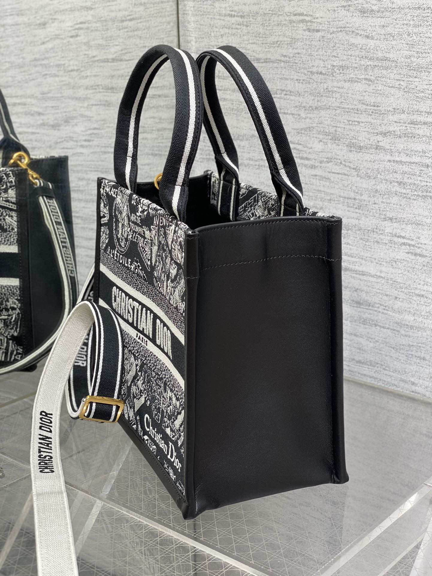 D*or small D*or book tote white and black plan de paris embroidery and black calfskin 26.5 x 21 x 14 cm